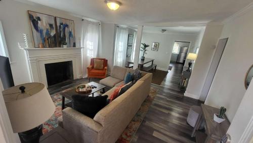 Crestline Heights Maison | 83rd Street Comfy Cottage