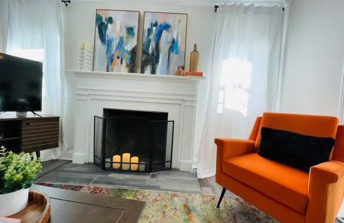 Crestline Heights Maison | 83rd Street Comfy Cottage