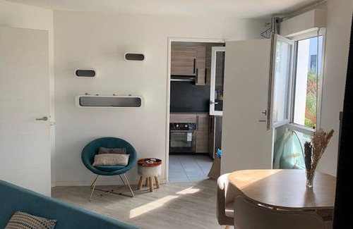 10th Arrondissement Enclos-St-Laurent Station Balnéaire | 85 m² Chambre privée ∙ 1 chambre ∙ 3 personnes