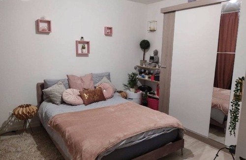10th Arrondissement Enclos-St-Laurent Station Balnéaire | 85 m² Chambre privée ∙ 1 chambre ∙ 3 personnes
