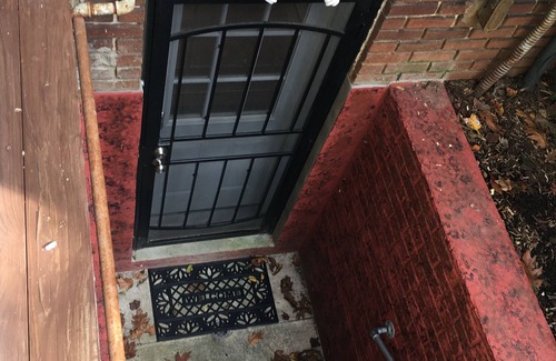Mount Pleasant Appartement | 850sq. ft basement apartment in quiet area of Rock Creek Park