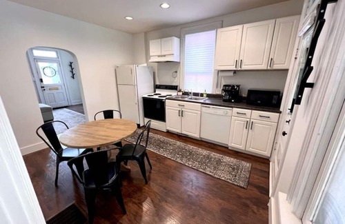 German Village Appartement | 886 Macon (2 bdrm) · Walkable German Village home w/ fenced yard
