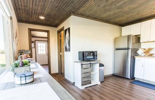 Wills Point Maison | 88888 Pickleball Ranch - Guesthouse 2-private jacuzzi-minutes from First Monday!