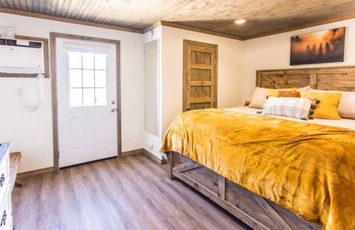 Wills Point Maison | 88888 Pickleball Ranch - Guesthouse 2-private jacuzzi-minutes from First Monday!