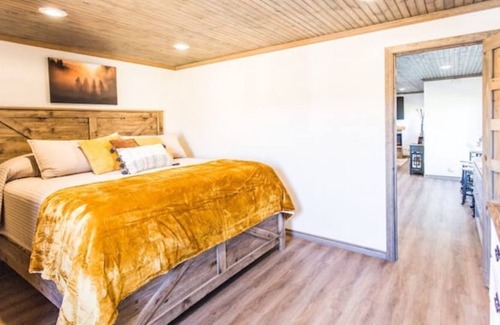 Wills Point Maison | 88888 Pickleball Ranch - Guesthouse 2-private jacuzzi-minutes from First Monday!