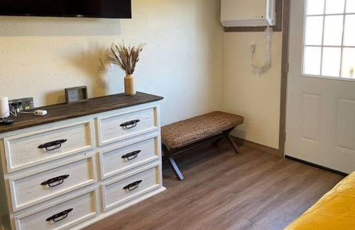 Wills Point Maison | 88888 Pickleball Ranch - Guesthouse 2-private jacuzzi-minutes from First Monday!