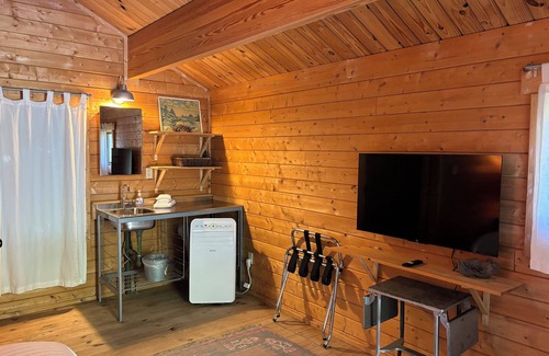 Leavenworth Cabine | Icicle Camp Cabins, Hot Tub, Walk to Sleeping Lady & Ski Trails, Cheminée