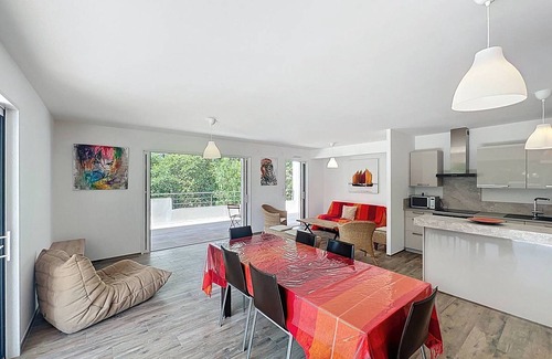 Les Lecques Appartement | 88m2 Apartment with Terrace and AC, Shared Pool in Saint-Cyr-sur-Mer