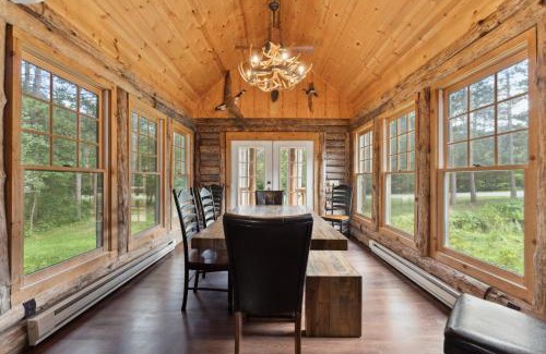 Mauston Maison | 8BR 5BA Huge Dog Friendly Log Cabin near Wisconsin Dells and Lake sleeps 25plus