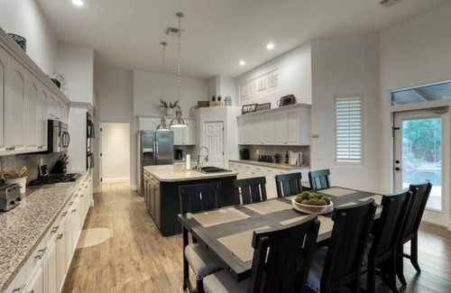 Sunset Ridge Maison | 8BR home with heated pool, spa, golf simulator