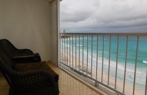 Punta Cancun Appartement | 8th Floor Caribbean Beach View Studio