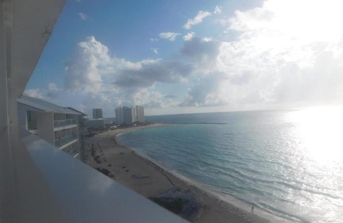 Punta Cancun Appartement | 8th Floor Caribbean Beach View Studio