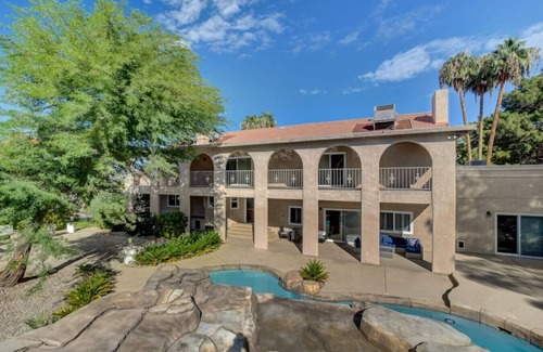Paradise Villa | 9 bedroom estate close to the strip