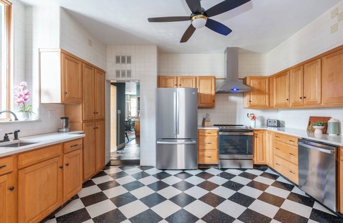 Lansford Maison | 9 Bedroom, Sleeps 22! Hot Tub & Game Room - Minutes to Jim Thorpe