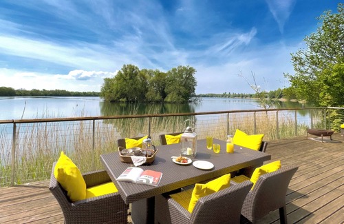 Lechlade Maison | 9 Huntsman's Causeway, Lakes by Yoo