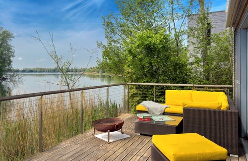 Lechlade Maison | 9 Huntsman's Causeway, Lakes by Yoo
