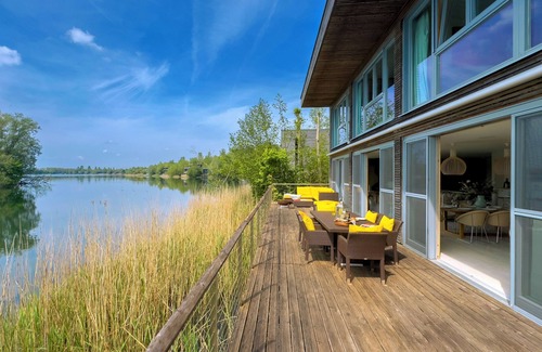Lechlade Maison | 9 Huntsman's Causeway, Lakes by Yoo