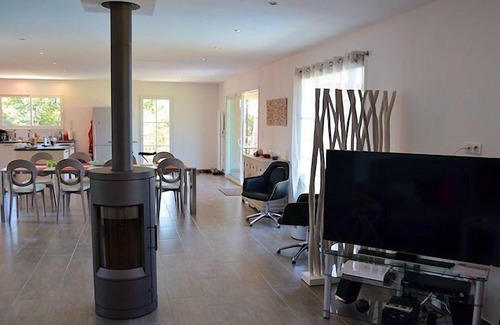 Puymeras Maison | A 9 km de Vaison-la-Romaine, villa au décor moderne, piscine chauffée.
