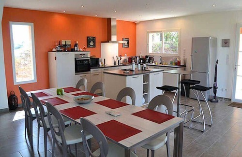 Puymeras Maison | A 9 km de Vaison-la-Romaine, villa au décor moderne, piscine chauffée.