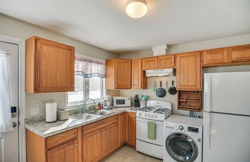 Westport Maison | 9 Mi to Beach: Home w/ Private Yard in Westport
