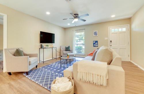 Vance Jackson Maison | 9 Mi to Downtown Home with Deck in San Antonio
