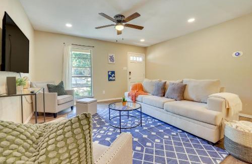 Vance Jackson Maison | 9 Mi to Downtown Home with Deck in San Antonio