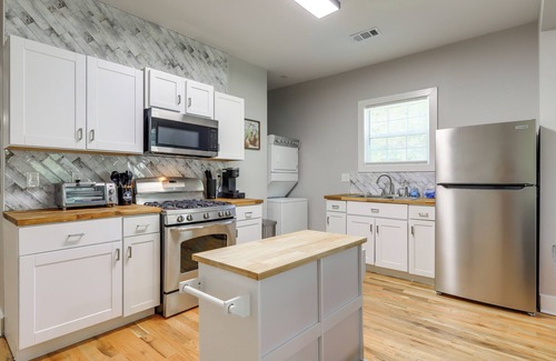 College Park Appartement | 9 Mi to Dtwn ATL: Pet-Friendly Apt w/Yard