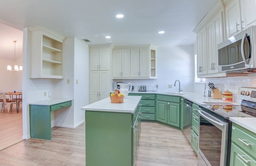 Sanger Maison | 9 Mi to Ray Roberts Lake: Texas Retreat w/ Pool