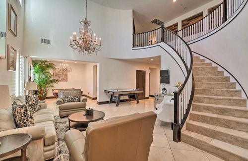 Sunrise Manor Maison | 9 Mi to Strip Las Vegas Home with Pool and Hot Tub!