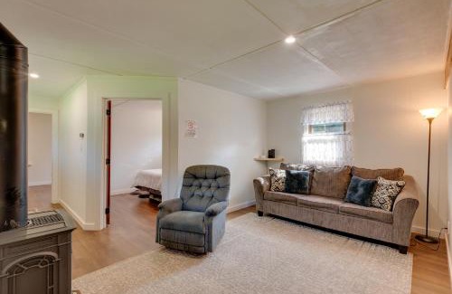 Hillsgrove Maison | 9 Mi to Worlds End State Park Cabin in Hillsgrove
