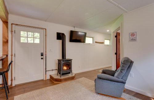 Hillsgrove Maison | 9 Mi to Worlds End State Park Cabin in Hillsgrove