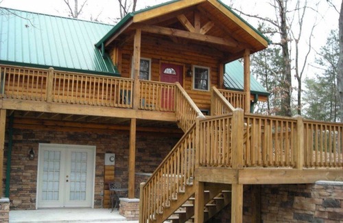 Ocoee Cabine | Hilltop Heaven 9 acres de solitude boisée, mais proche de tout ce dont vous avez besoin.