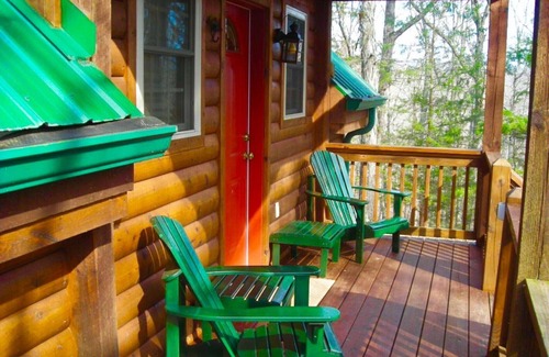 Ocoee Cabine | Hilltop Heaven 9 acres de solitude boisée, mais proche de tout ce dont vous avez besoin.