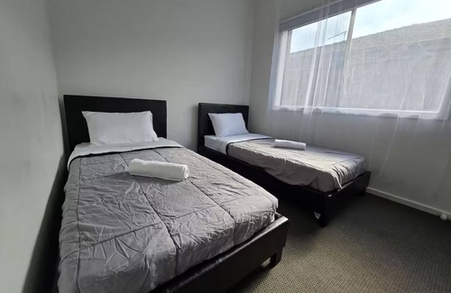 Pakenham Maison | 9 Serenity Home 4-bedroom with WiFi and AC in Pakenham