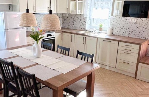 Komjati Lit Et Petit-Déjeuner | 90 m² Chambre d'hôtes ∙ 3 chambres ∙ 9 personnes