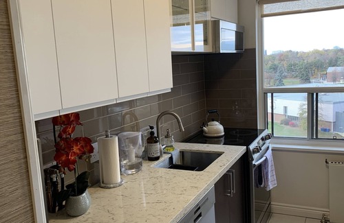 Forest Hill South Copropriété | 900 Square feet Lovely one bedroom, with office space in the Midtown Toronto