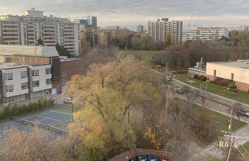 Forest Hill South Copropriété | 900 Square feet Lovely one bedroom, with office space in the Midtown Toronto