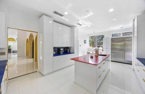 Tamarac Villa | 9000ft Mega Retreat, Jacuzzi Basketball & tennis court +Lake 11 BR 7.5 Bathroomn
