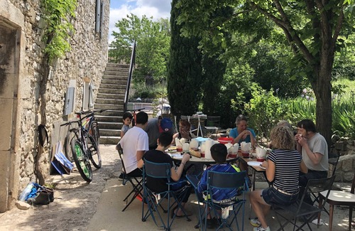 Reilhanette Maison | Maison de village de 90m2 avec terrasse ombragée entièrement rénovée avec soin.