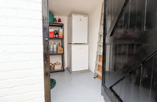 Frodsham Cottage | 91 MAIN STREET, pet friendly, character holiday cottage in Frodsham