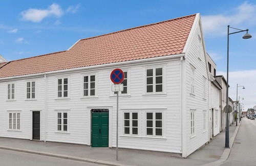 Kristiansand Maison | 92m to Kvadraturen I Renovated 2025 l Balcony