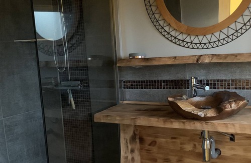 Uchizy Appartement | 95 m2 apartment on the 2nd floor with swimming pool in the center of the village