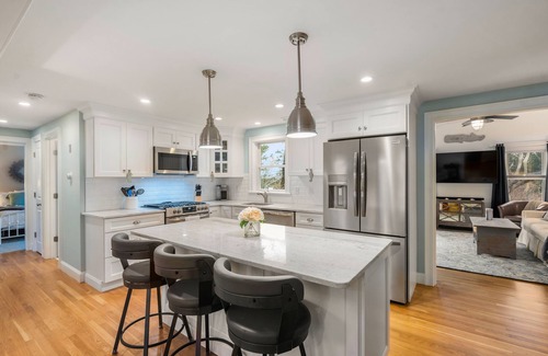 Sandwich Maison | 96 Knott Ave - Renovated 4BR home near Town Neck beach, pet-friendly!