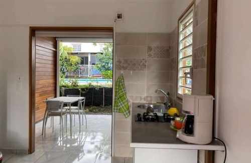 Saint-Charles Appartement | 971F2-Gîte Sud-Ô-Naturel, "Mangue'Divine" pool view