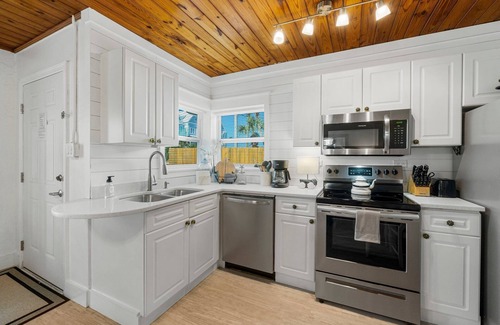 Laguna Beach Estates Maison | Laguna Beach~Directly Across the Street-30ft from Beach! Spring & Summer Specials!