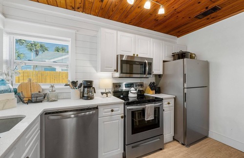 Laguna Beach Estates Maison | Laguna Beach~Directly Across the Street-30ft from Beach! Spring & Summer Specials!