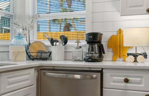 Laguna Beach Estates Maison | Laguna Beach~Directly Across the Street-30ft from Beach! Spring & Summer Specials!