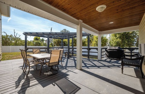 Marineland Acres Cottage | Sailing Mood