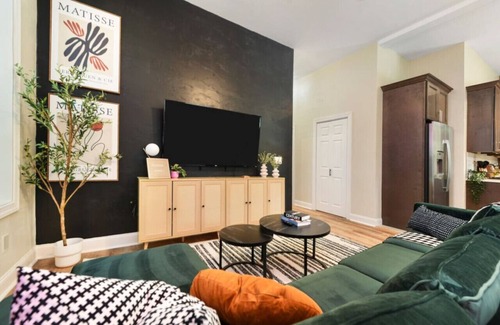 Point Breeze North Appartement | 9Bedrooms+Free Parking+BBQ+Netflix Near Bakery Sq.