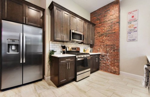 Point Breeze North Appartement | 9Bedrooms+Free Parking+BBQ+Netflix Near Bakery Sq.